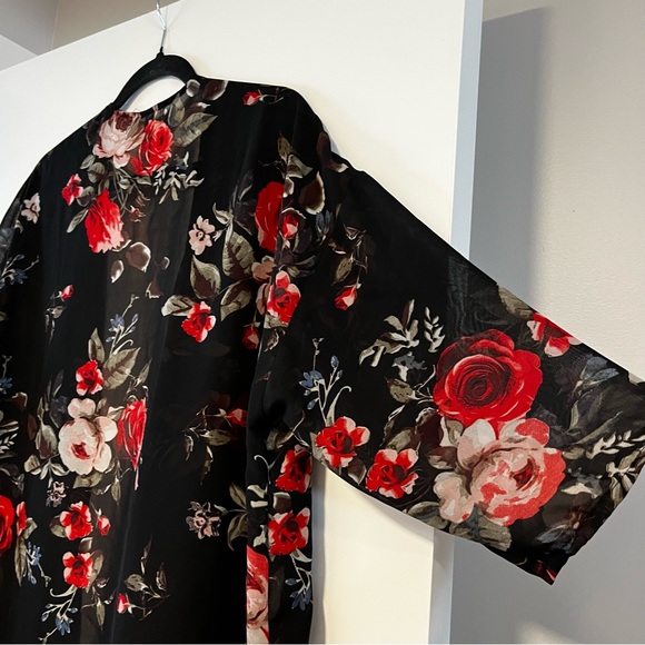 Open Floral Kimono Style Top - Picture 8 of 14
